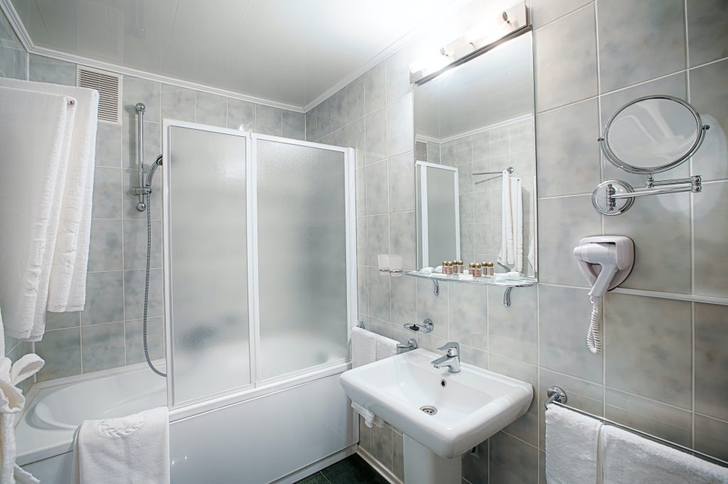 interior-of-a-modern-hotel-bathroom-